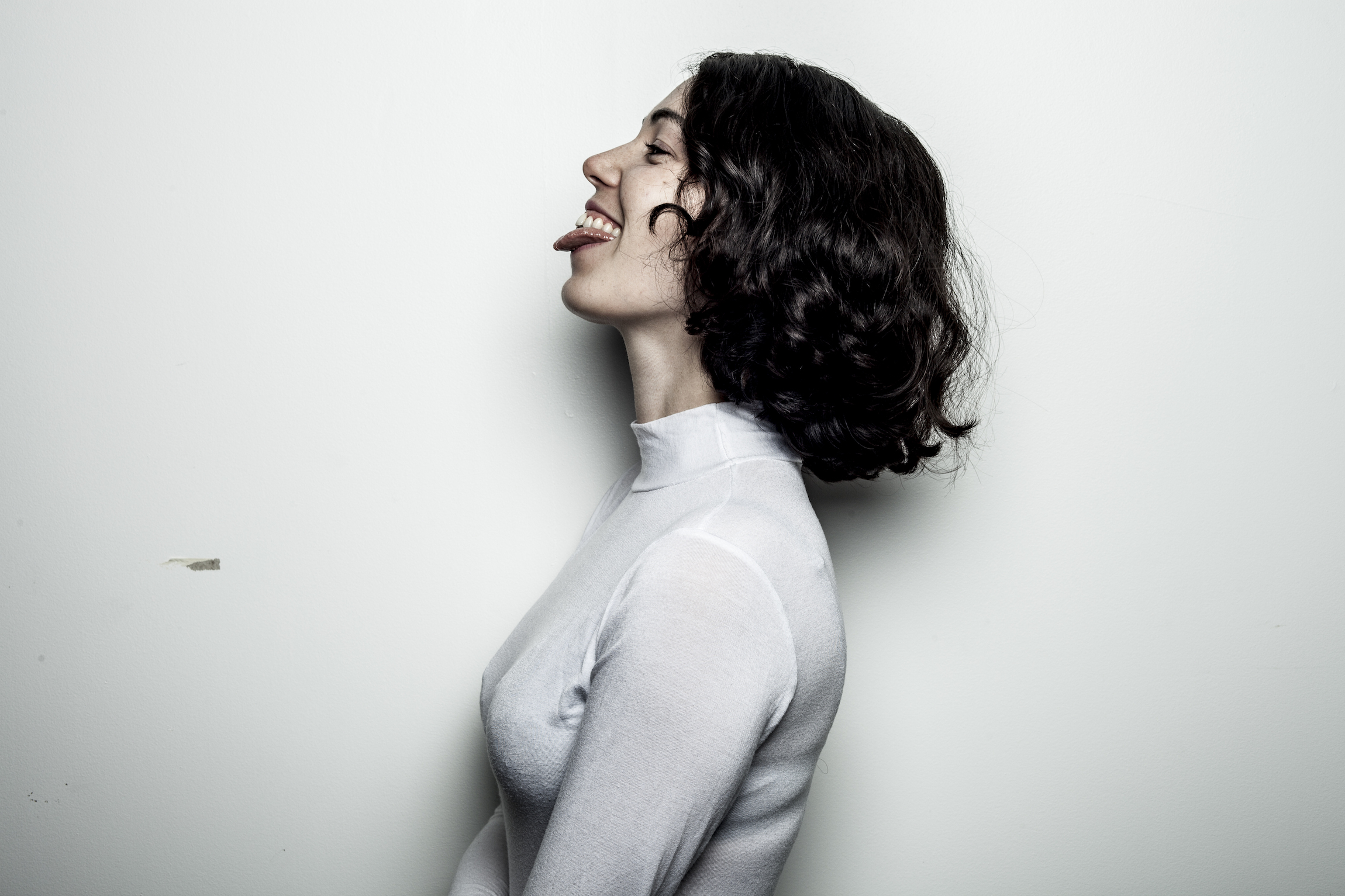 Звук женщина. Келли ли Оуэнс. Kelly Lee. Келли Уэлш. Kelly Lee Owens Келли ли Оуэнс.